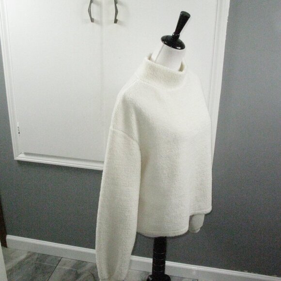 H&M Cream Fuzzy Mock Neck Long Sleeve Top Size Medium - Picture 4 of 4